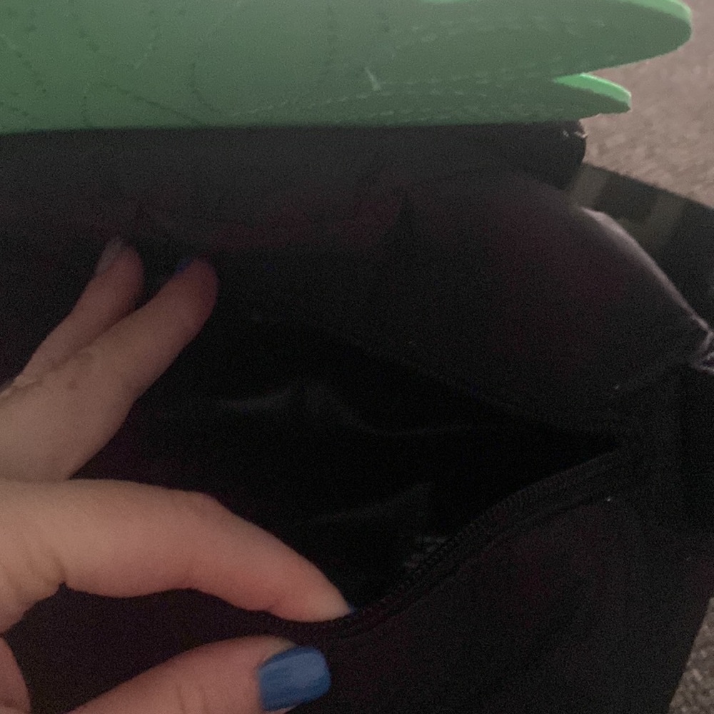 New with tags VS pineapple bag - Picture 2 of 5